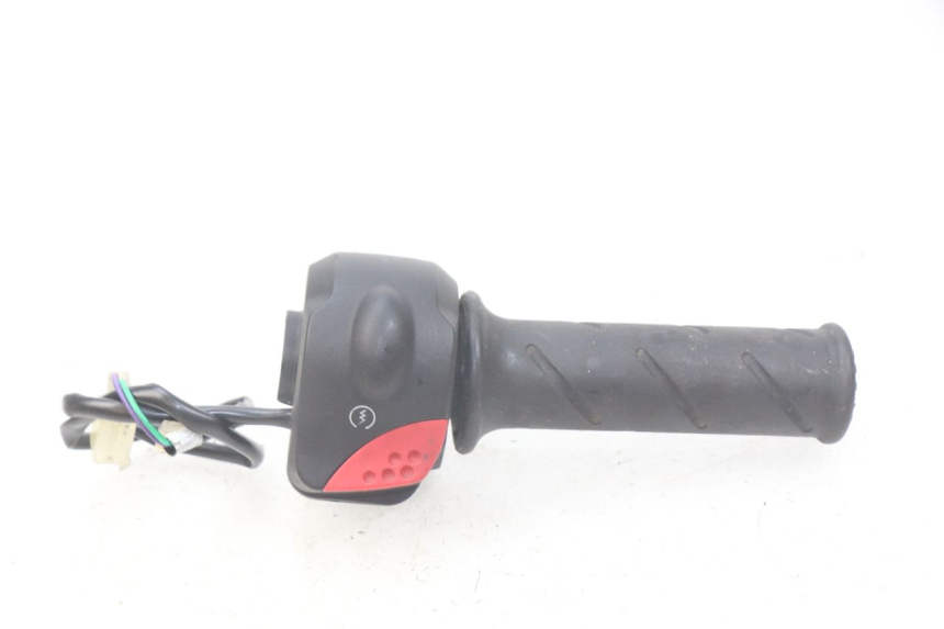 photo de RIGHT HANDLEBAR SWITCH PEUGEOT LUDIX BLASTER 50 (2006 - 2014)