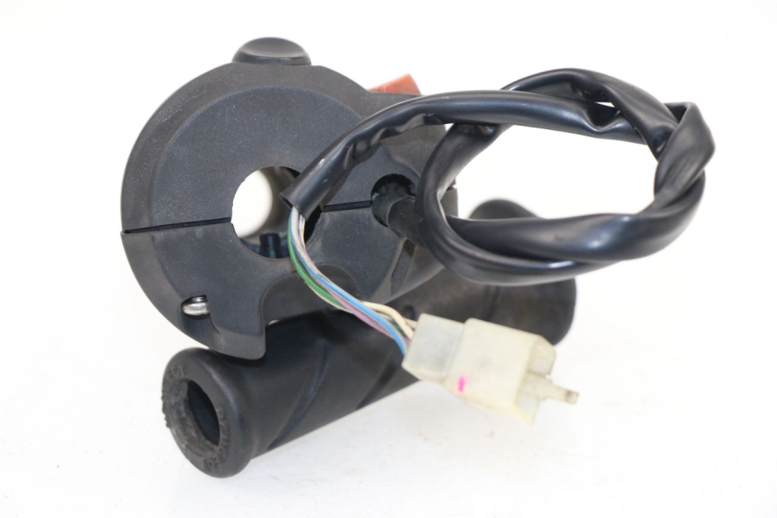 photo de RIGHT HANDLEBAR SWITCH PEUGEOT SATELIS 125 (2006 - 2009)