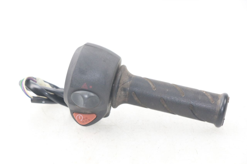 photo de RIGHT HANDLEBAR SWITCH PEUGEOT SATELIS 125 (2006 - 2009)