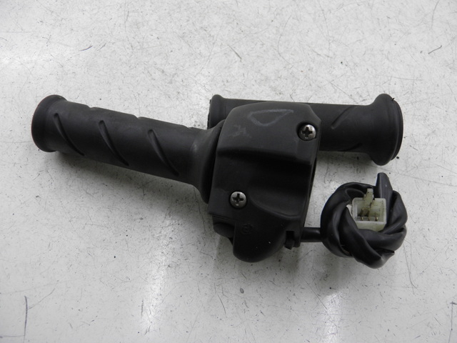 photo de RIGHT HANDLEBAR SWITCH PEUGEOT SATELIS 125 (2006 - 2009)