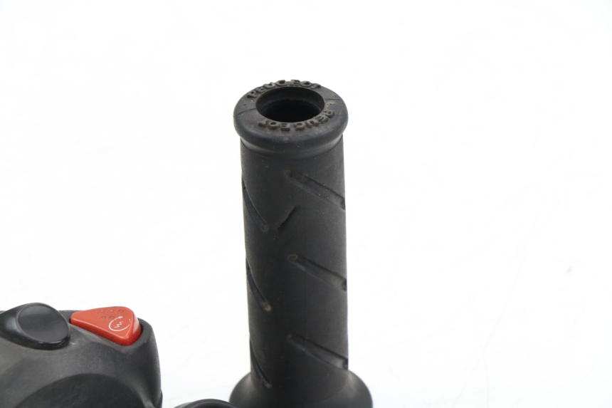 photo de RIGHT HANDLEBAR SWITCH PEUGEOT SATELIS COMPRESSOR K15 125 (2006 - 2009)