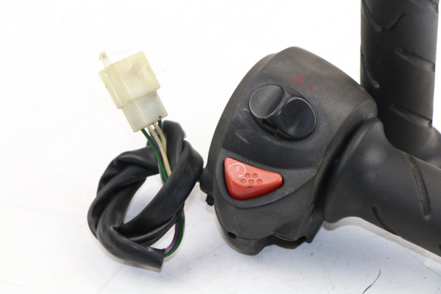 photo de RIGHT HANDLEBAR SWITCH PEUGEOT SATELIS COMPRESSOR K15 125 (2006 - 2009)