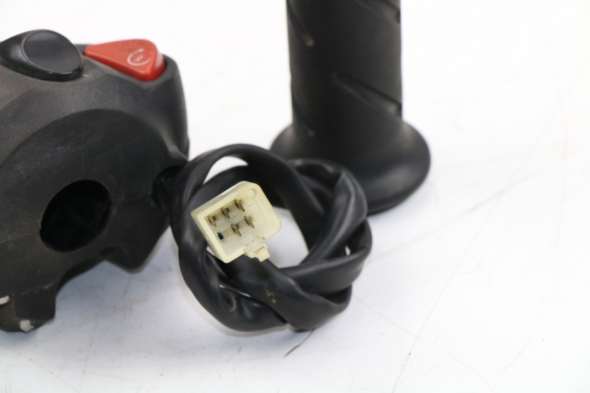 photo de RIGHT HANDLEBAR SWITCH PEUGEOT SATELIS COMPRESSOR K15 125 (2006 - 2009)