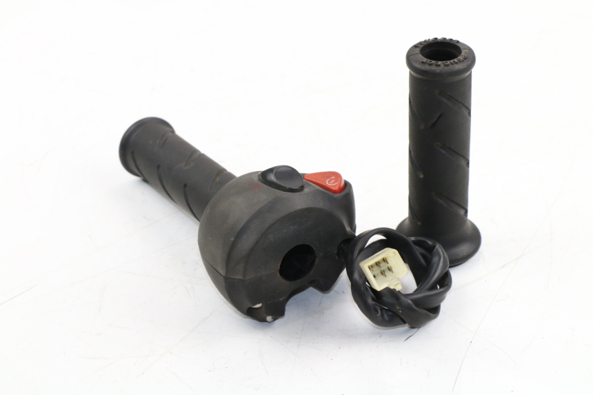 photo de RIGHT HANDLEBAR SWITCH PEUGEOT SATELIS COMPRESSOR K15 125 (2006 - 2009)