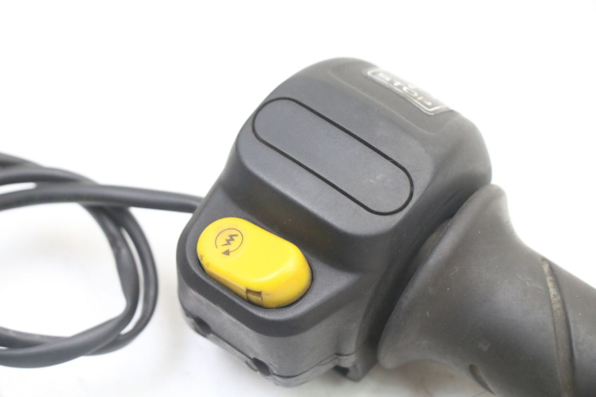 photo de RIGHT HANDLEBAR SWITCH PEUGEOT TKR TREKKER FURIOUS 50 (2005 - 2014)