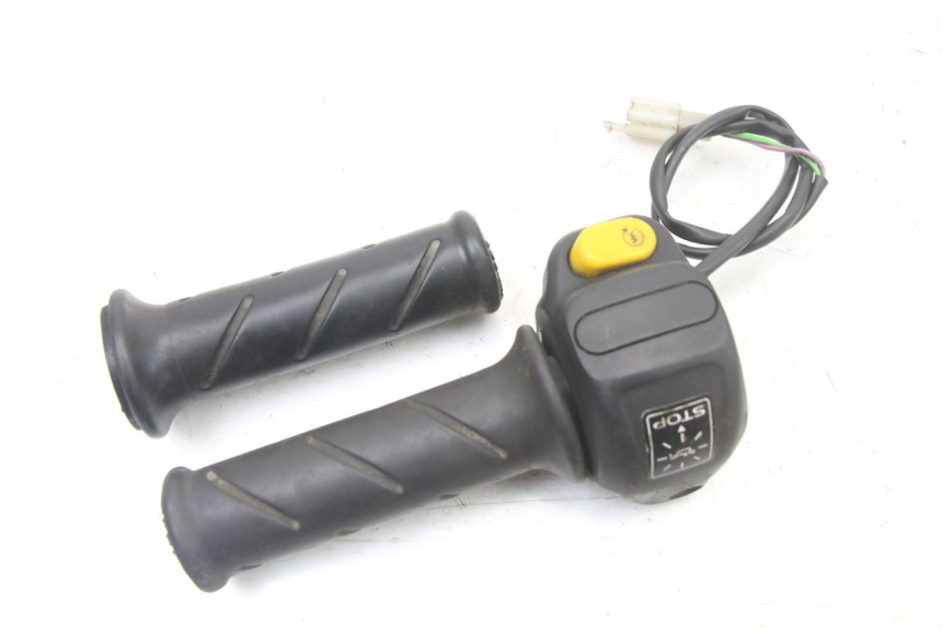 photo de RIGHT HANDLEBAR SWITCH PEUGEOT TKR TREKKER FURIOUS 50 (2005 - 2014)