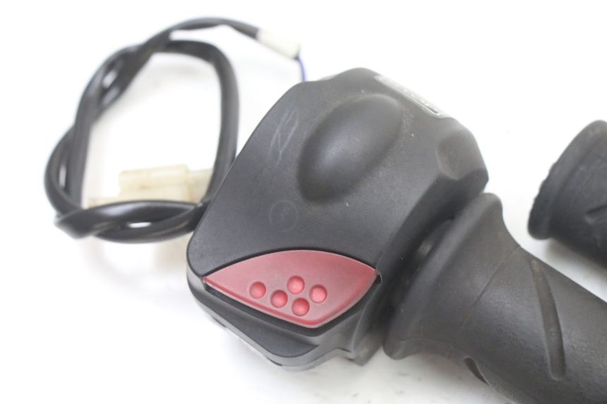 photo de RIGHT SWITCH PEUGEOT TREKKER TKR 50 (2005 - 2014)