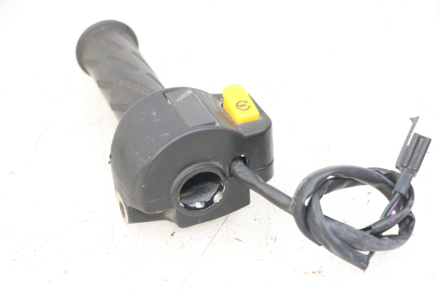 photo de RIGHT SWITCH PEUGEOT VIVACITY 125 (2010 - 2017)
