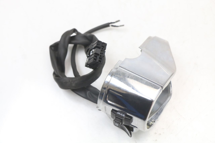 photo de RIGHT SWITCH PIAGGIO VESPA PRIMAVERA 4T 50 (2021 - 2024)