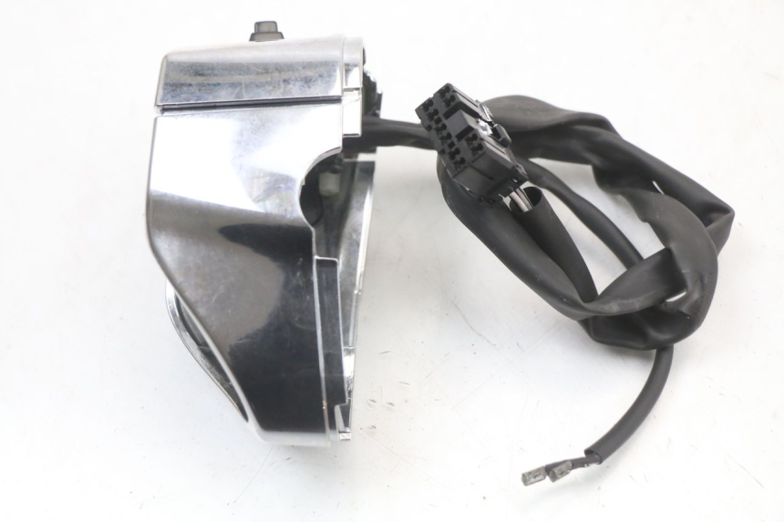 photo de RIGHT SWITCH PIAGGIO VESPA PRIMAVERA 4T 50 (2021 - 2024)