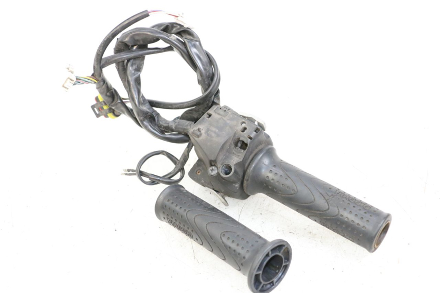 photo de RIGHT HANDLEBAR SWITCH PIAGGIO X10 125 (2012 - 2017)