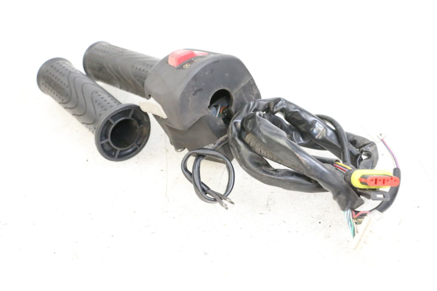 photo de RIGHT HANDLEBAR SWITCH PIAGGIO X10 125 (2012 - 2017)