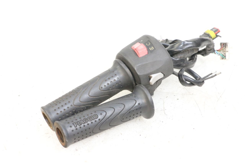 photo de RIGHT HANDLEBAR SWITCH PIAGGIO X10 125 (2012 - 2017)