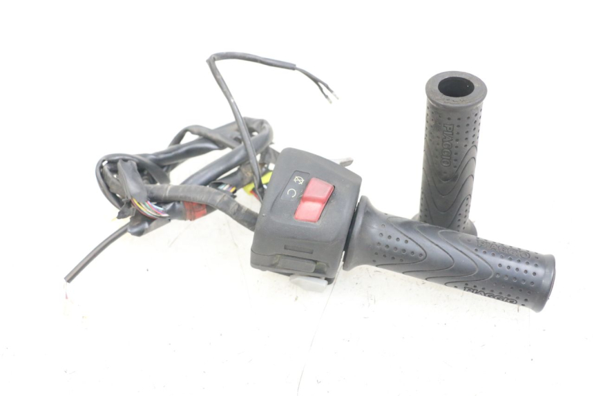 photo de RIGHT HANDLEBAR SWITCH PIAGGIO X10 125 (2012 - 2017)