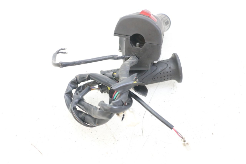 photo de RIGHT HANDLEBAR SWITCH PIAGGIO X10 125 (2012 - 2017)
