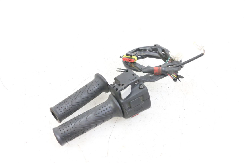 photo de RIGHT HANDLEBAR SWITCH PIAGGIO X10 125 (2012 - 2017)