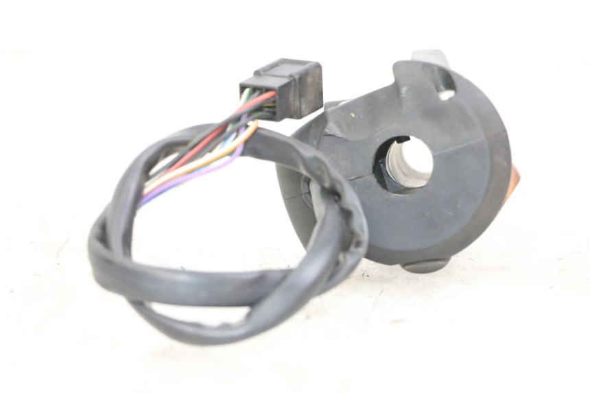 photo de RIGHT SWITCH PEUGEOT SATELIS 125 (2013 - 2018)