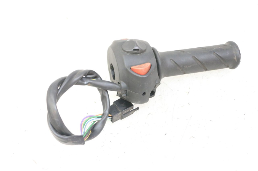 photo de RIGHT SWITCH PEUGEOT SATELIS 125 (2013 - 2018)