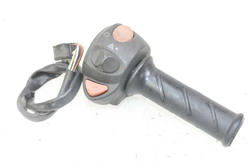 photo de RIGHT SWITCH PEUGEOT SATELIS 125 (2013 - 2018)