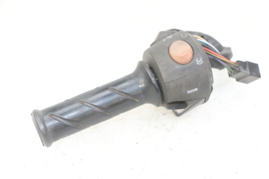 photo de RIGHT SWITCH PEUGEOT SATELIS 125 (2013 - 2018)