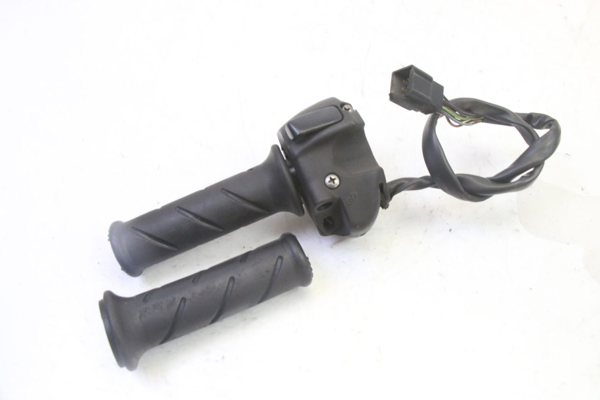 photo de RIGHT SWITCH PEUGEOT SATELIS 125 (2013 - 2018)