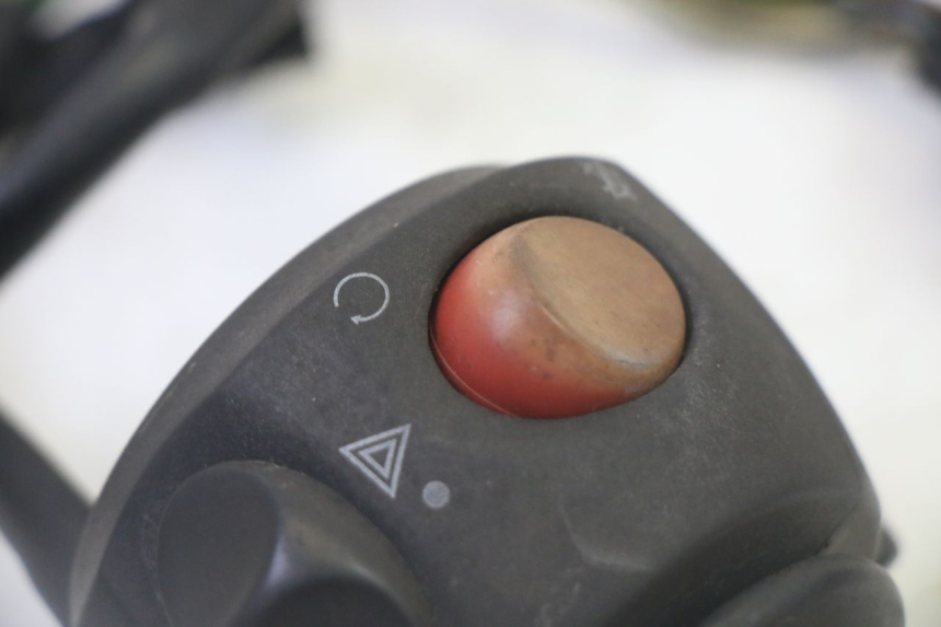 photo de RIGHT SWITCH PEUGEOT SATELIS 125 (2013 - 2018)