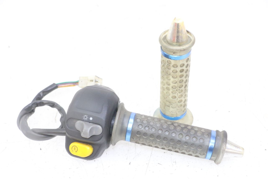 photo de RIGHT SWITCH PEUGEOT SPEEDFIGHT 2 LC 50 (2000 - 2009)