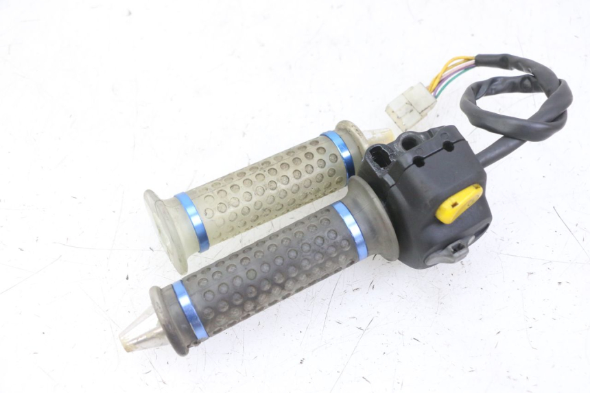 photo de RIGHT SWITCH PEUGEOT SPEEDFIGHT 2 LC 50 (2000 - 2009)