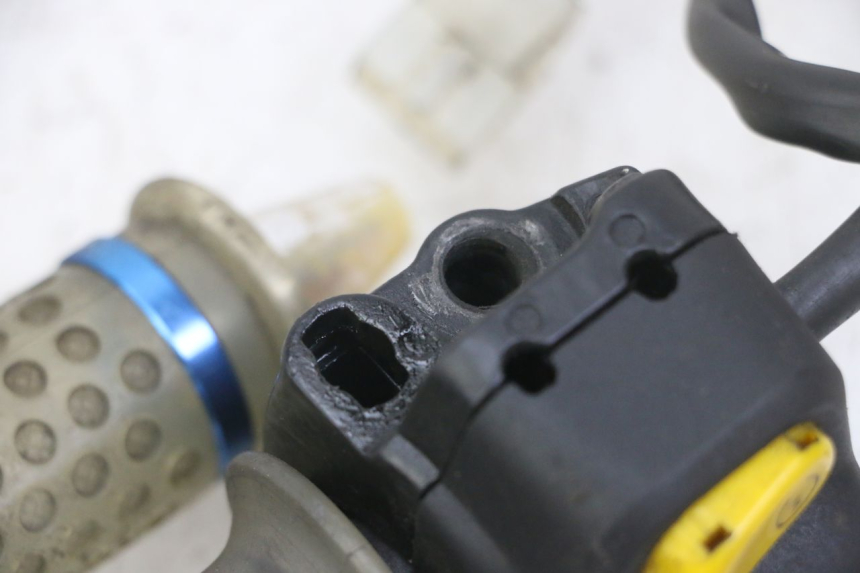 photo de RIGHT SWITCH PEUGEOT SPEEDFIGHT 2 LC 50 (2000 - 2009)