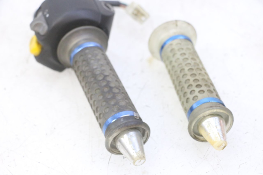 photo de RIGHT SWITCH PEUGEOT SPEEDFIGHT 2 LC 50 (2000 - 2009)