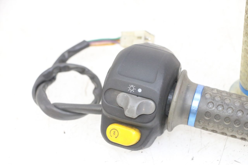 photo de RIGHT SWITCH PEUGEOT SPEEDFIGHT 2 LC 50 (2000 - 2009)
