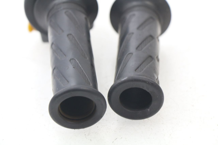 photo de RIGHT HANDLEBAR SWITCH PEUGEOT SPEEDFIGHT 3 AIR 50 (2009 - 2015)