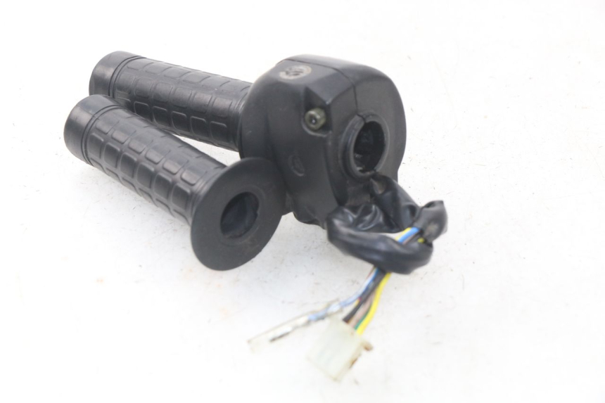 photo de RIGHT SWITCH FYM STRADA 50 (2007 - 2014)