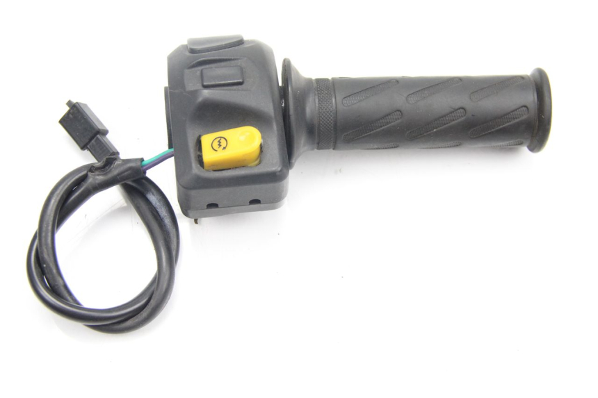 photo de RIGHT SWITCH PEUGEOT STREETZONE 2T 50 (2014 - 2019)