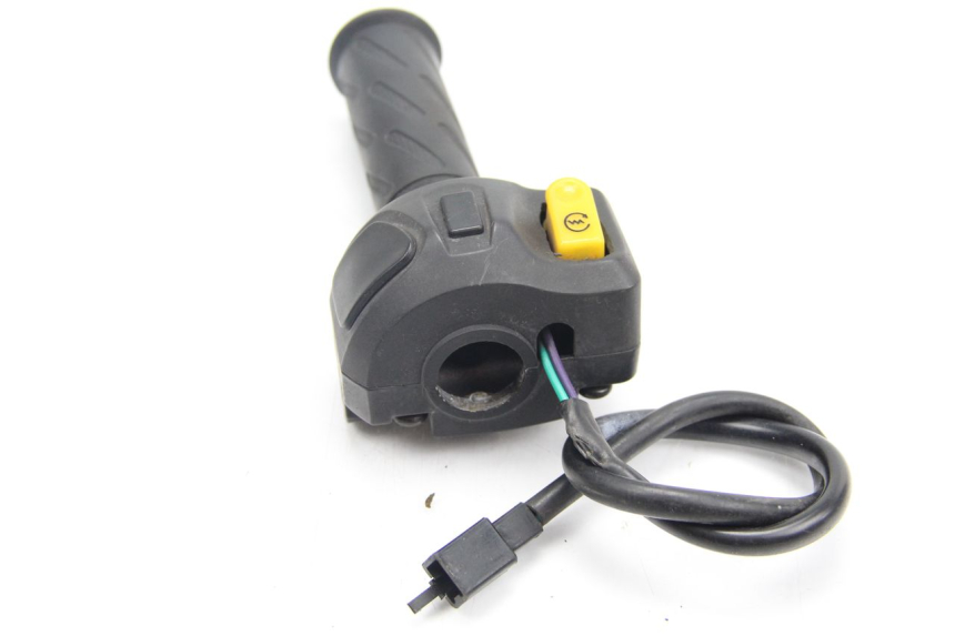 photo de RIGHT SWITCH PEUGEOT STREETZONE 2T 50 (2014 - 2019)