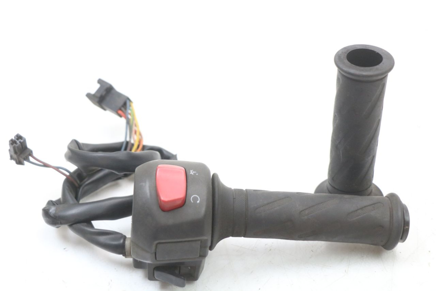 photo de RIGHT HANDLEBAR SWITCH SUZUKI BURGMAN 125 (2007 - 2014)