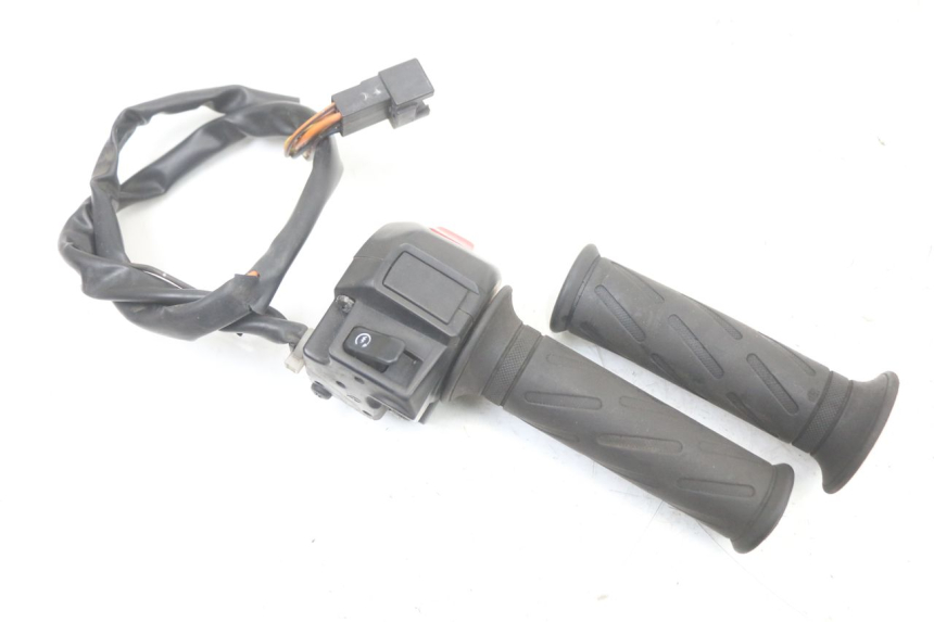 photo de RIGHT HANDLEBAR SWITCH SUZUKI BURGMAN 125 (2007 - 2014)