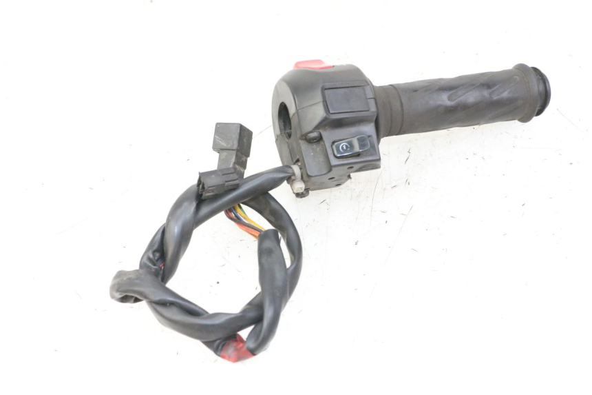 photo de RIGHT HANDLEBAR SWITCH SUZUKI BURGMAN 125 (2007 - 2014)