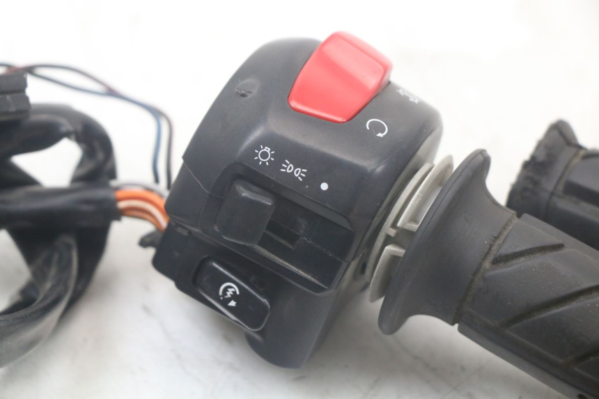 photo de RIGHT HANDLEBAR SWITCH SUZUKI SV N 650 (1999 - 2002)