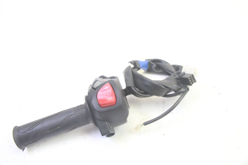 photo de RIGHT SWITCH YAMAHA TRICITY 300 (2020 - 2024) - Alternative perspective