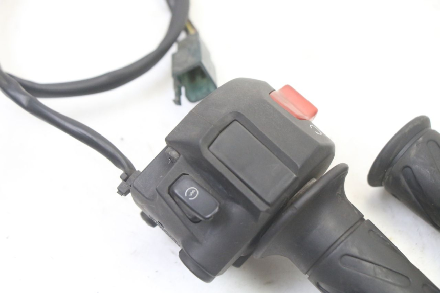 photo de RIGHT SWITCH SUZUKI UH BURGMAN 125 (2002 - 2006)