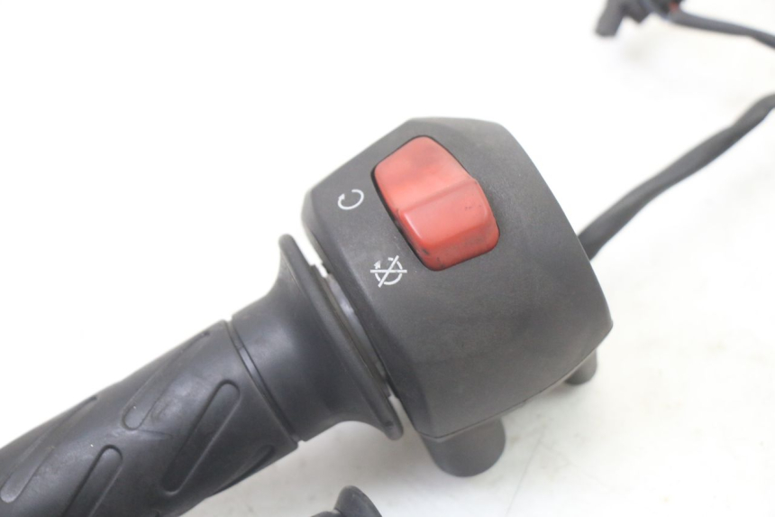 photo de RIGHT SWITCH SUZUKI UH BURGMAN 125 (2002 - 2006)