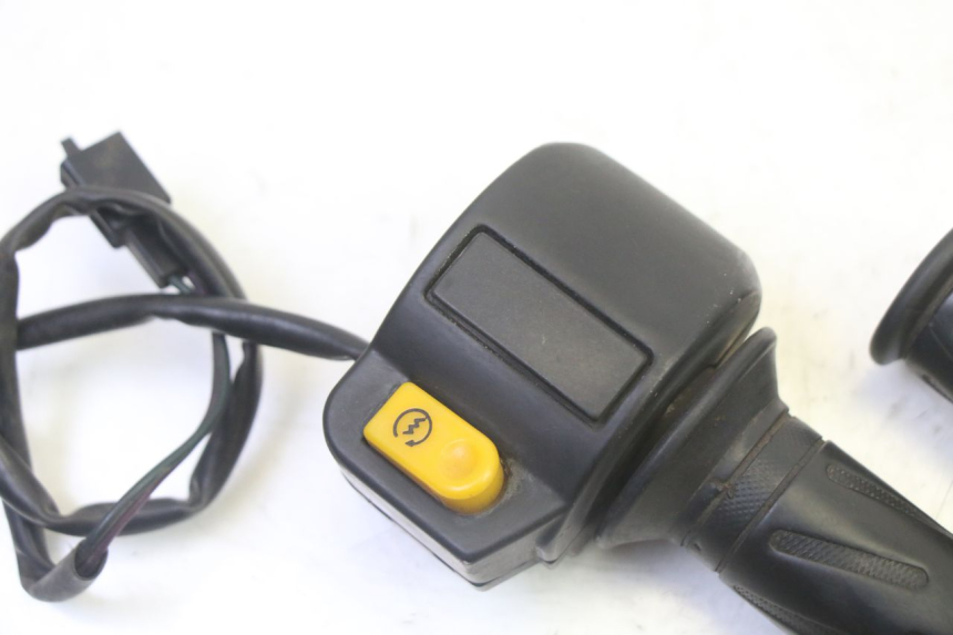 photo de RIGHT HANDLEBAR SWITCH PEUGEOT VIVACITY NEW 2T 50 (2008 - 2017)