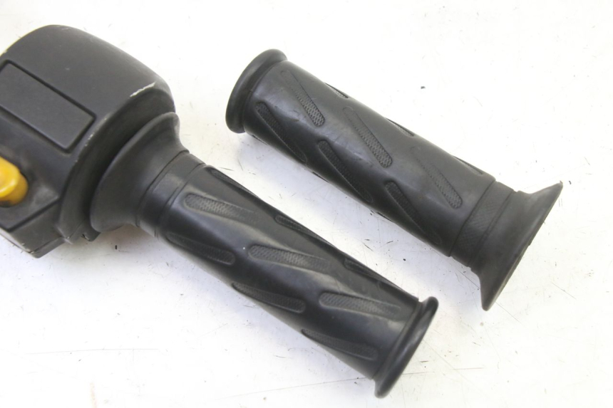 photo de RIGHT HANDLEBAR SWITCH PEUGEOT VIVACITY NEW 4T 50 (2008 - 2017)