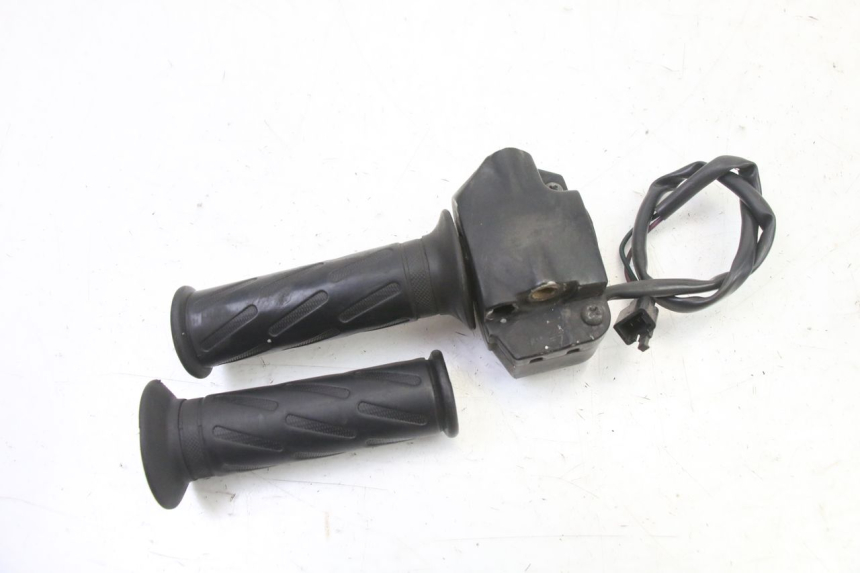 photo de RIGHT HANDLEBAR SWITCH PEUGEOT VIVACITY NEW 4T 50 (2008 - 2017)