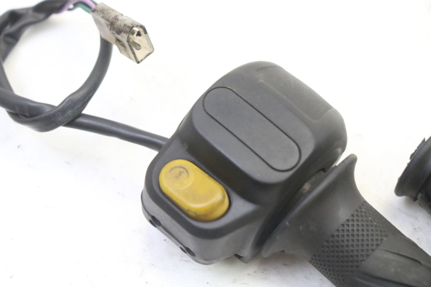 photo de RIGHT HANDLEBAR SWITCH PEUGEOT VIVACITY 50 (2004 - 2009)