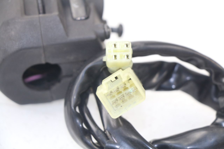 photo de RIGHT SWITCH YAMAHA XMAX X-MAX ABS 125 (2014 - 2016) - Alternative perspective