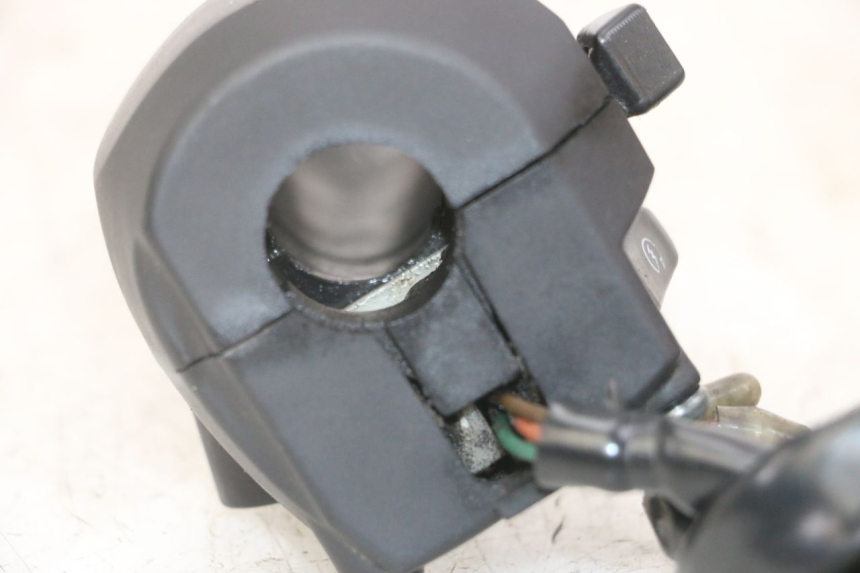 photo de RIGHT HANDLEBAR SWITCH YAMAHA X-MAX XMAX 125 (2010 - 2014)
