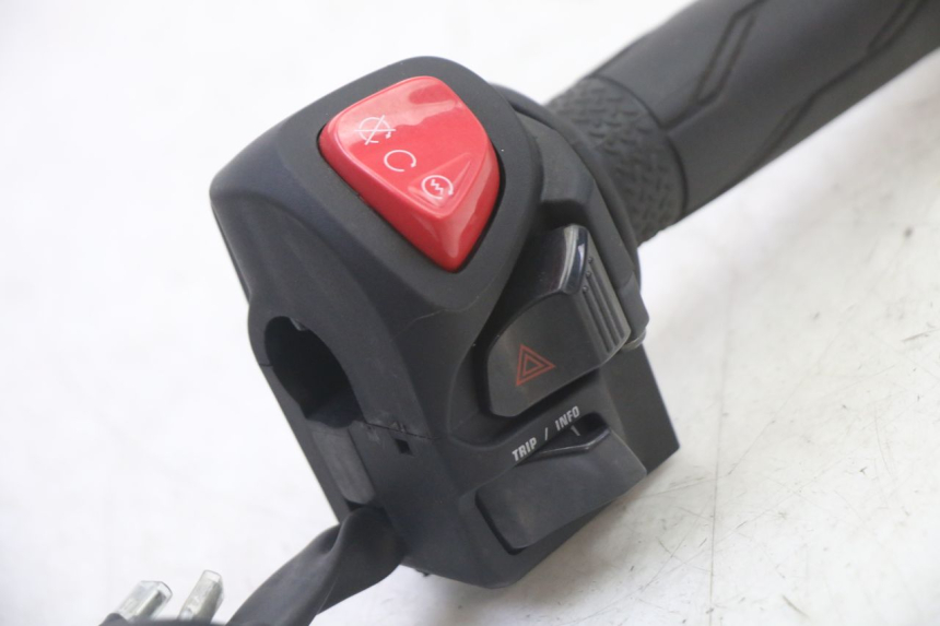 photo de RIGHT SWITCH YAMAHA XMAX X-MAX 125 (2021 - 2025)