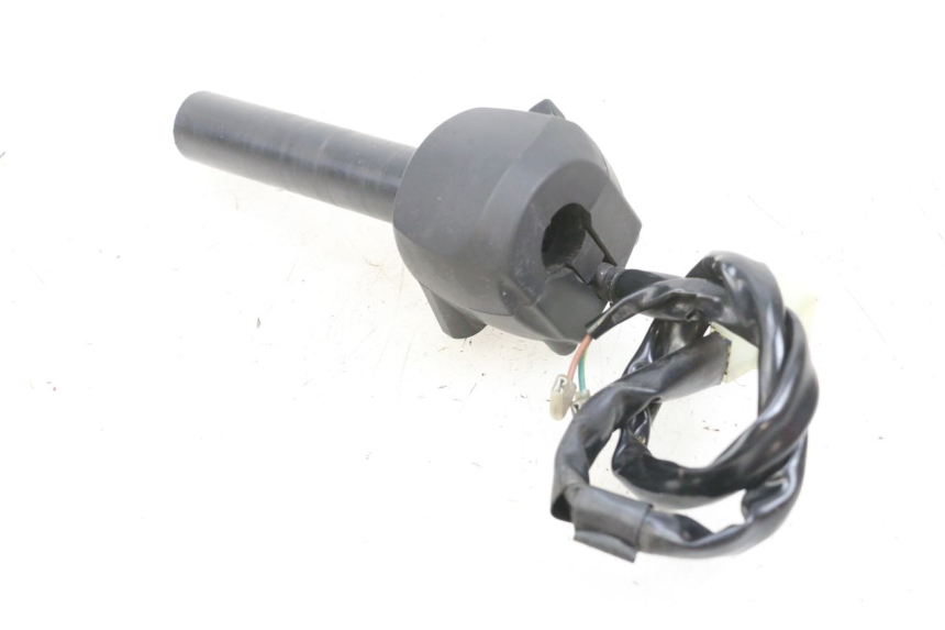 photo de RIGHT HANDLEBAR SWITCH YAMAHA X-MAX XMAX 125 (2010 - 2014) - Fixing points details